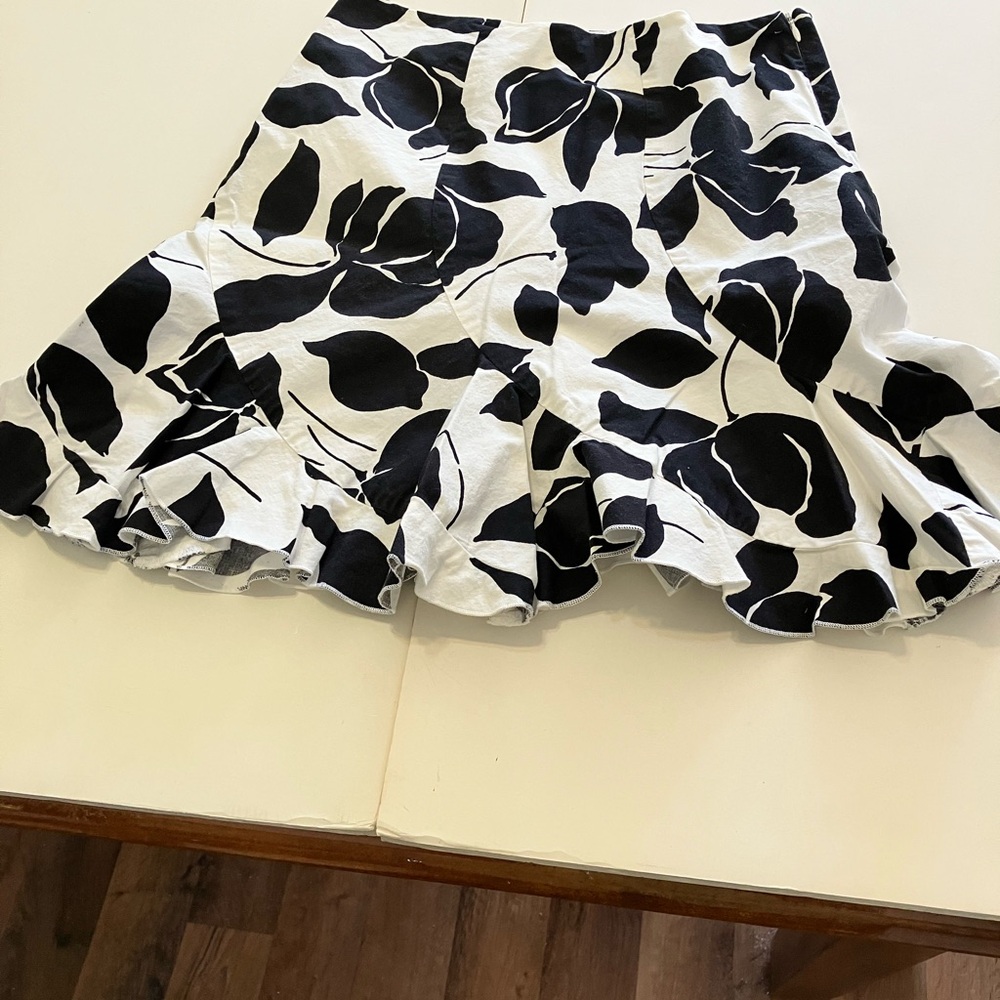 White House Black Market Black & White Mini Floral Ruffle Skirt
